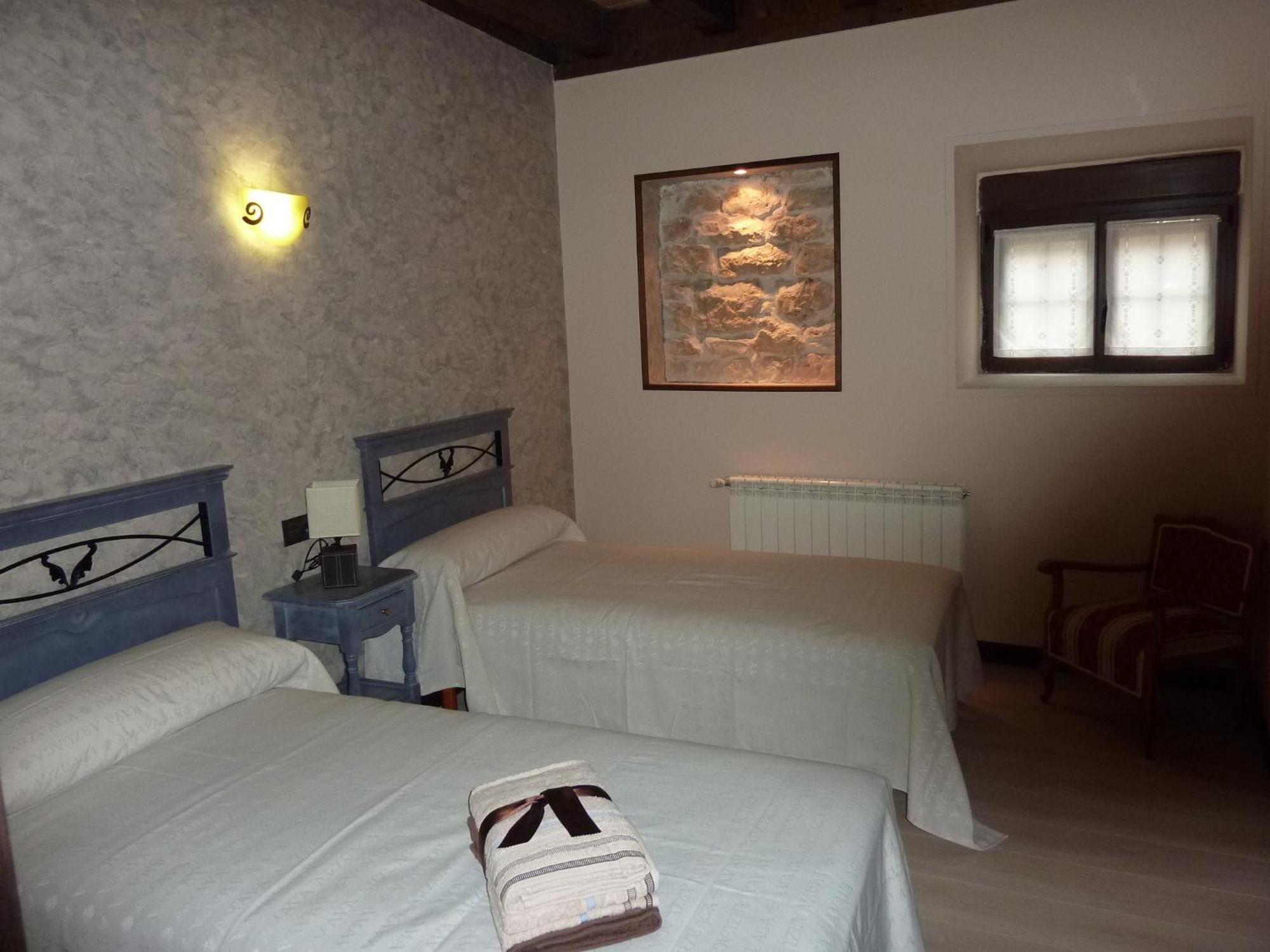 La Cerca De Dona Jimena Guest House Modubar de San Cibrian Exterior photo
